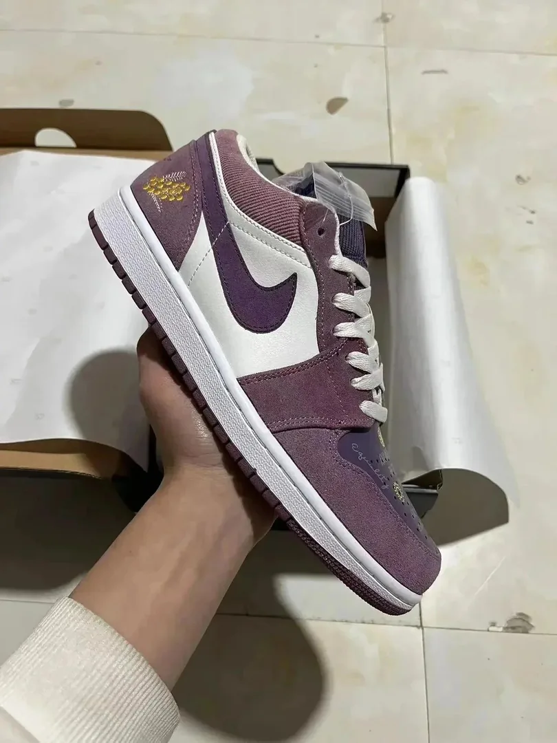 Jordan 1 White Basic Trainers — Photo 12