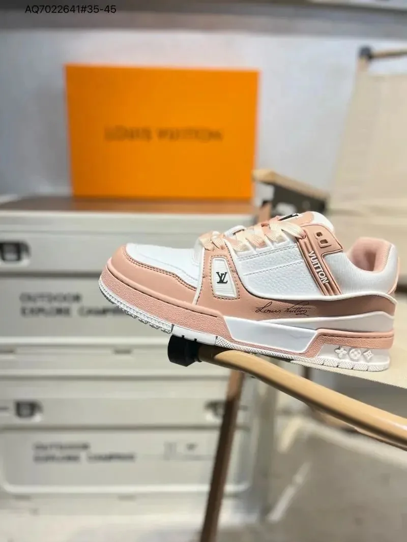 Louis Vuitton LV Trainer Low-Top Lace-Up Trainers — Photo 2