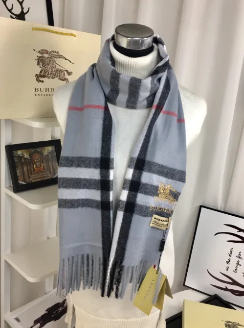 Burberry Vintage Check Cashmere Scarf Collection — photo 9