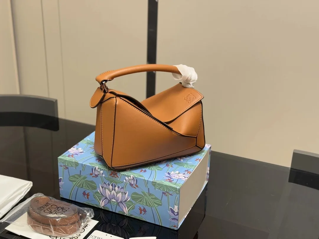 Loewe Puzzle Edge Leather Bag — Photo 2