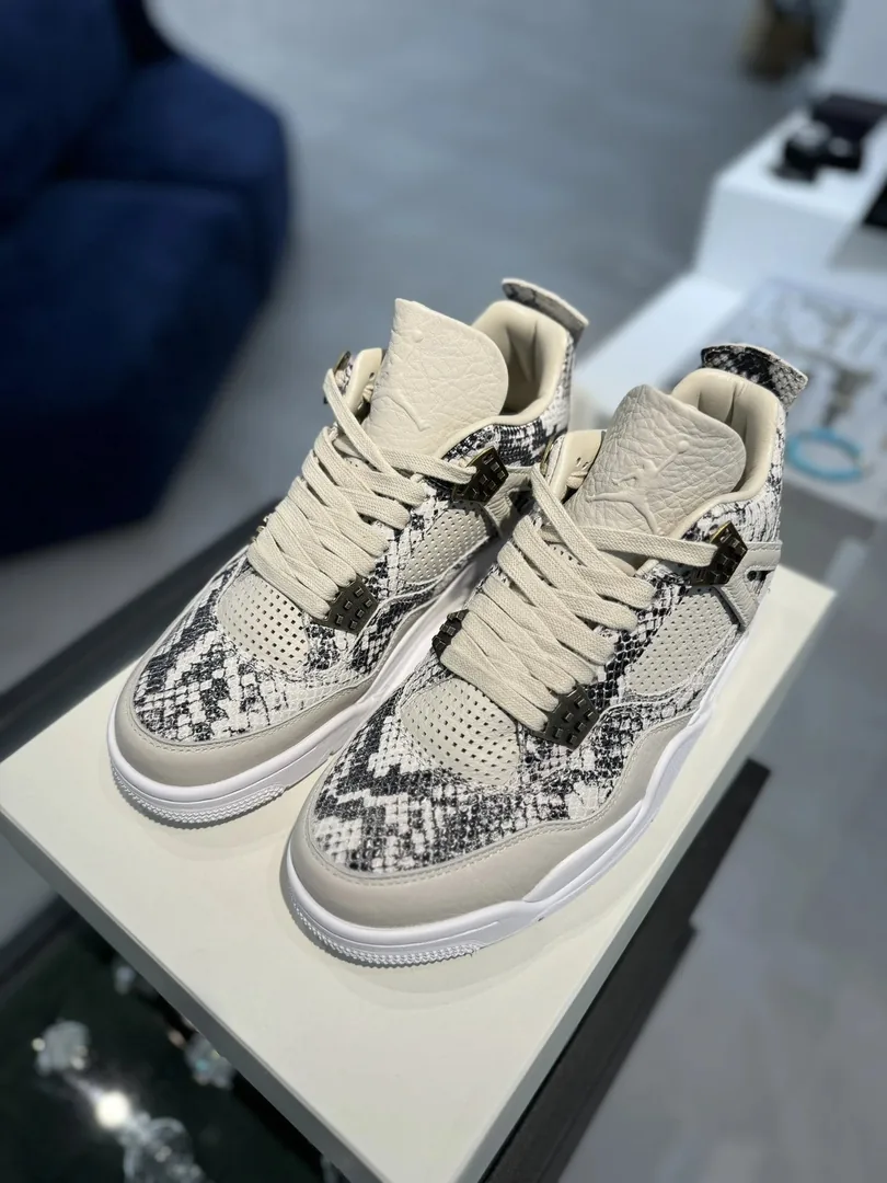 Air Jordan 4 Snakeskin Grey — photo 9