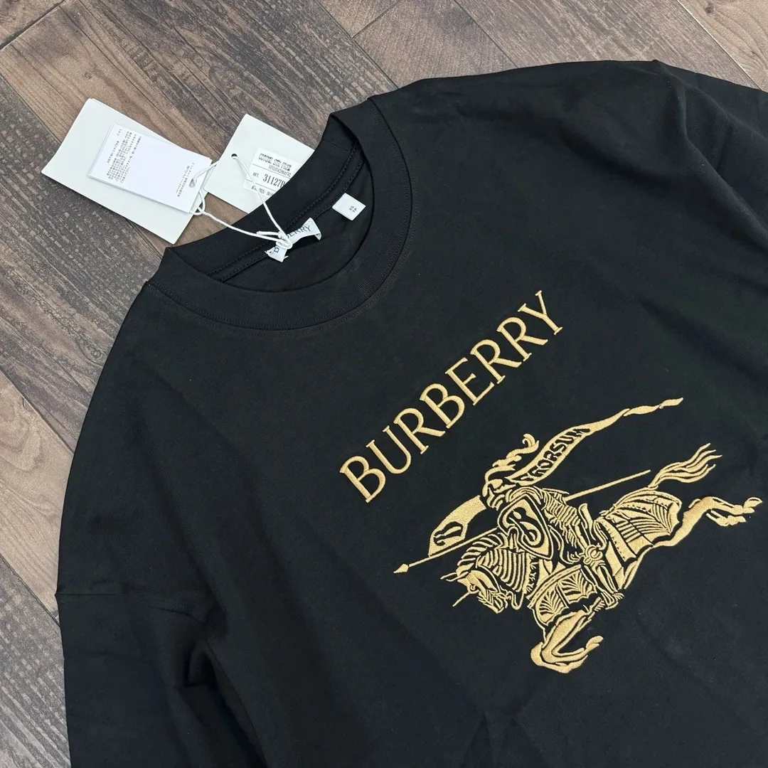 Embroidered Couple T-Shirt — Photo 11