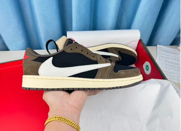 Jordan 1 Low Green Top Trainers — QC