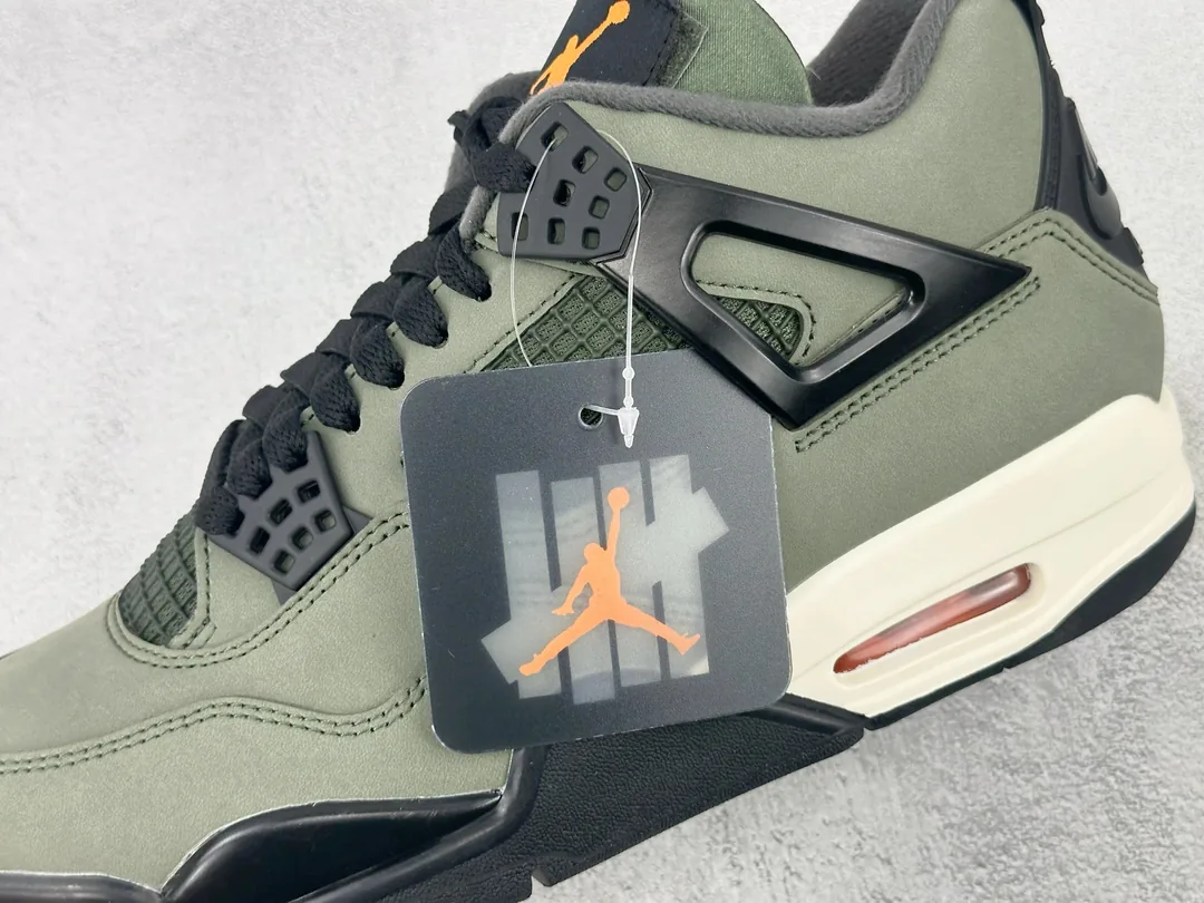 Air Jordan 4 Undefeated Green — Photo 3