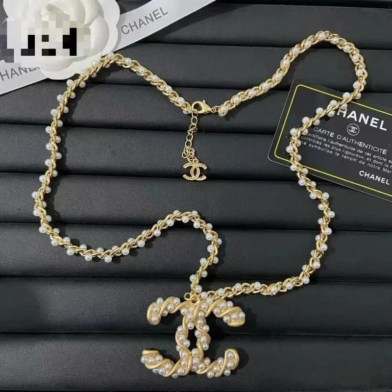 Gold Letter Pendant Necklace — QC