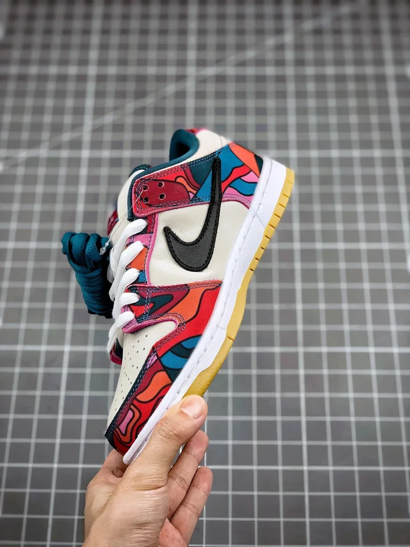 Nike SB Dunk Abstract Art — Photo 13