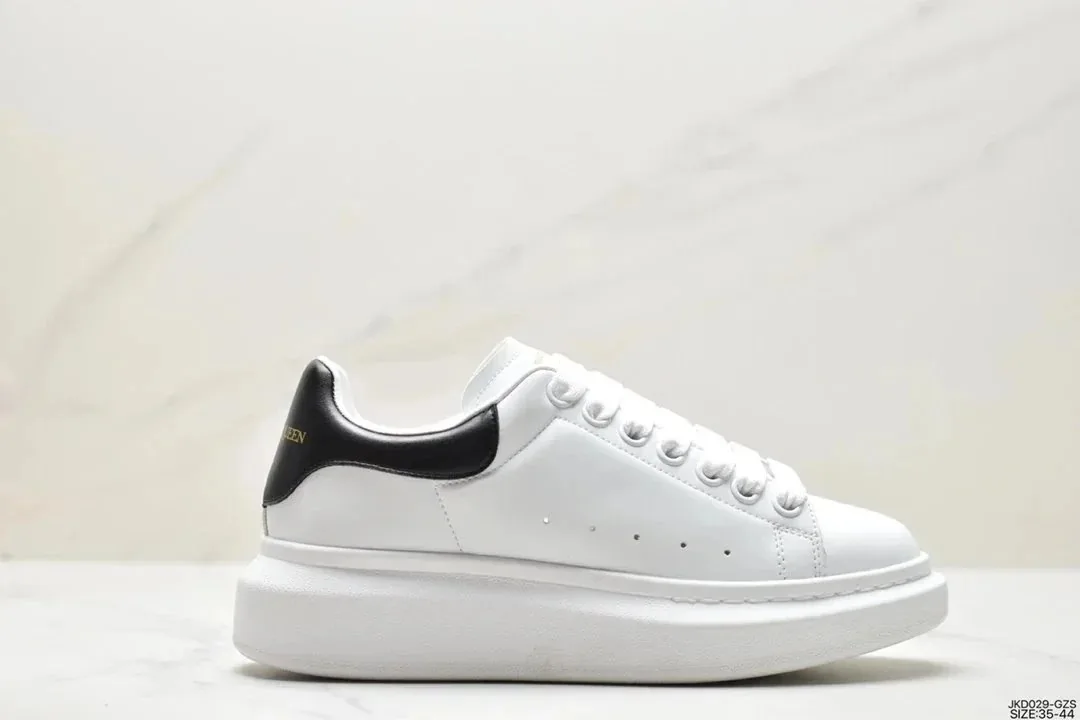 Alexander McQueen Oversized Sneaker Grey Low-Top Trainers — Photo 13