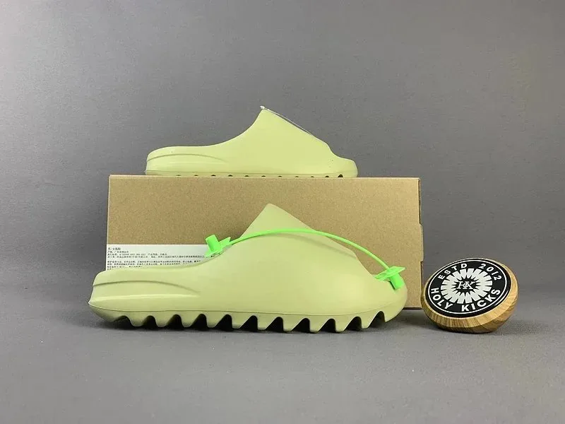 Yeezy Slide Foam Sandal Collection — Photo 15
