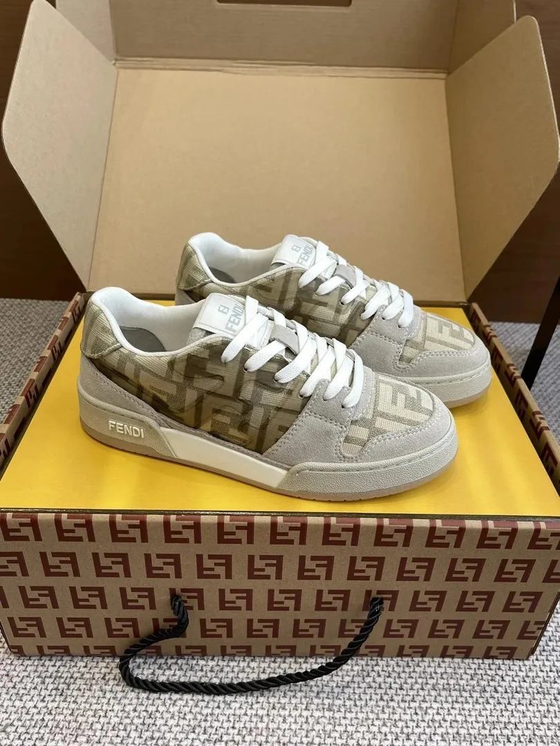 Louis Vuitton LV Trainer Fendi Beige Low-Tops — Photo 14