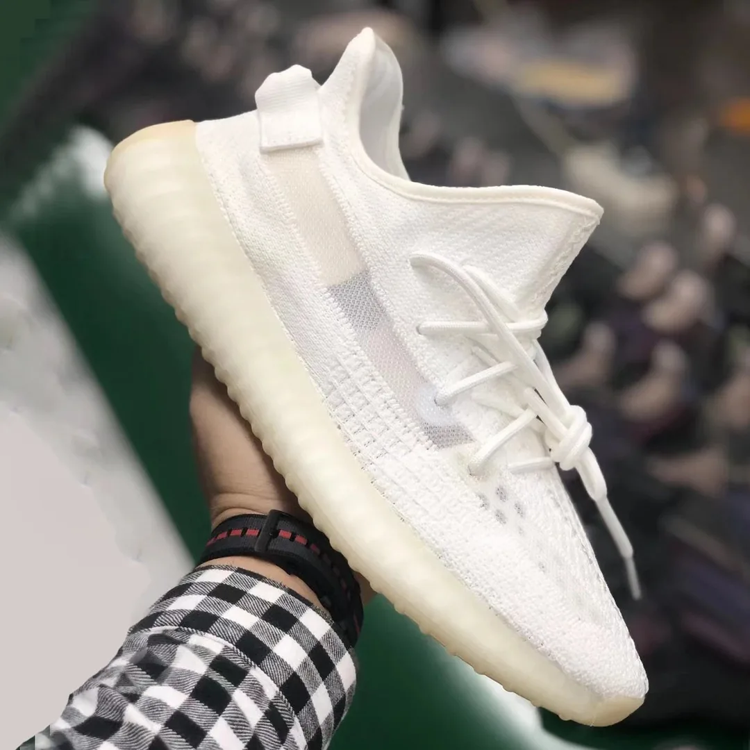 Yeezy 350 V2 Trainers — Photo 4