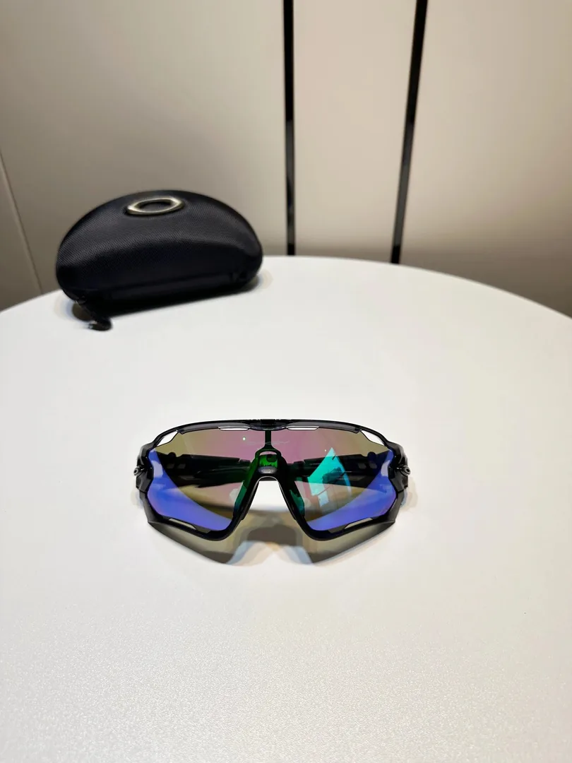 Polarized Lightweight Sport Sunglasses — Photo 2