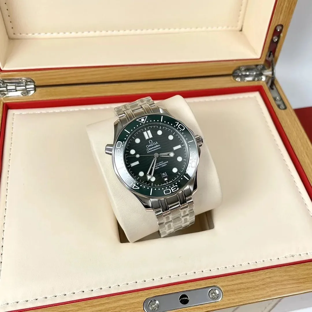 Rolex Rose Gold Blue Dial Rubber Strap Watch — Photo 14