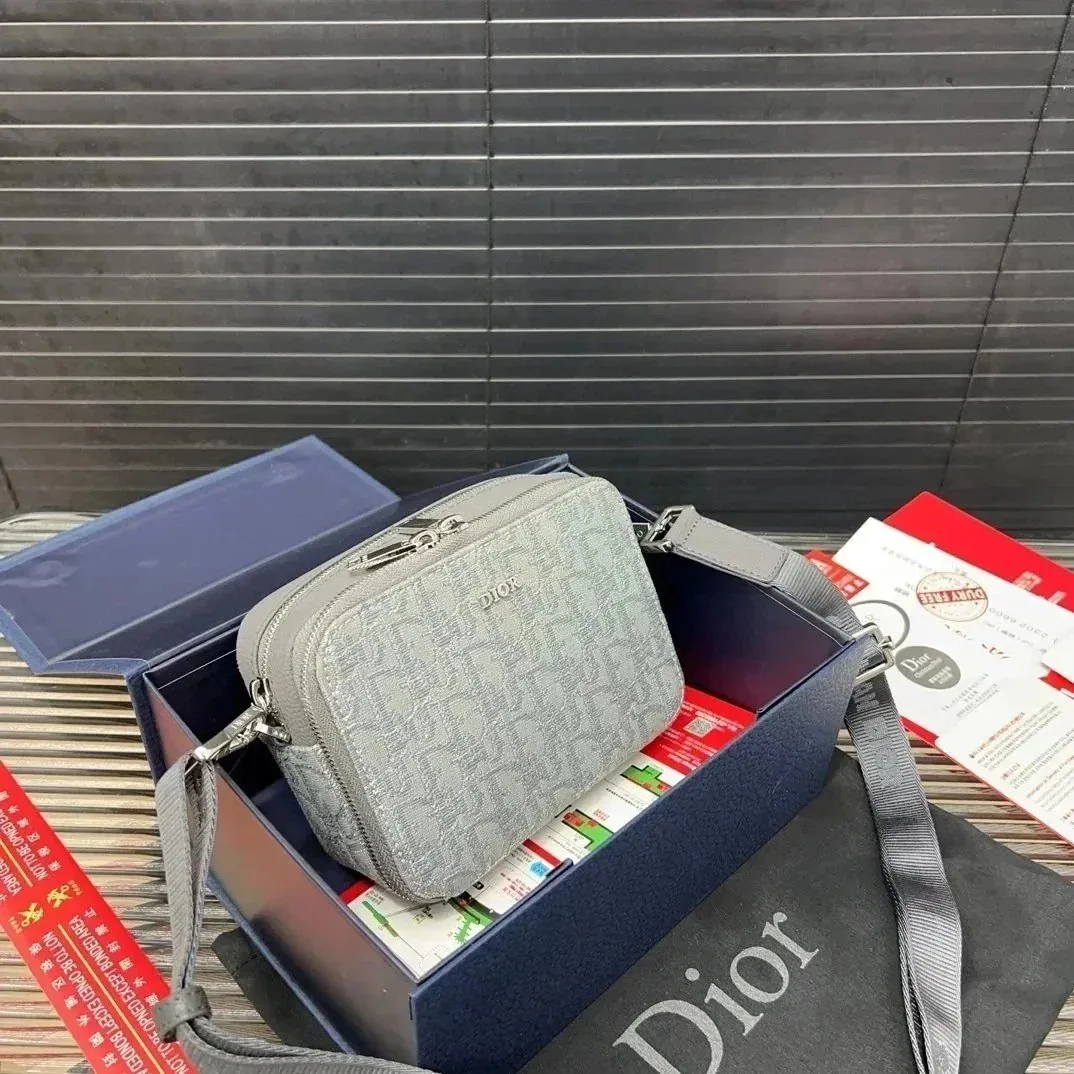 Small Square Camera Bag — Photo 5
