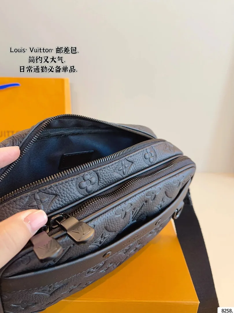 Louis Vuitton Leather Camera Bag — photo 12