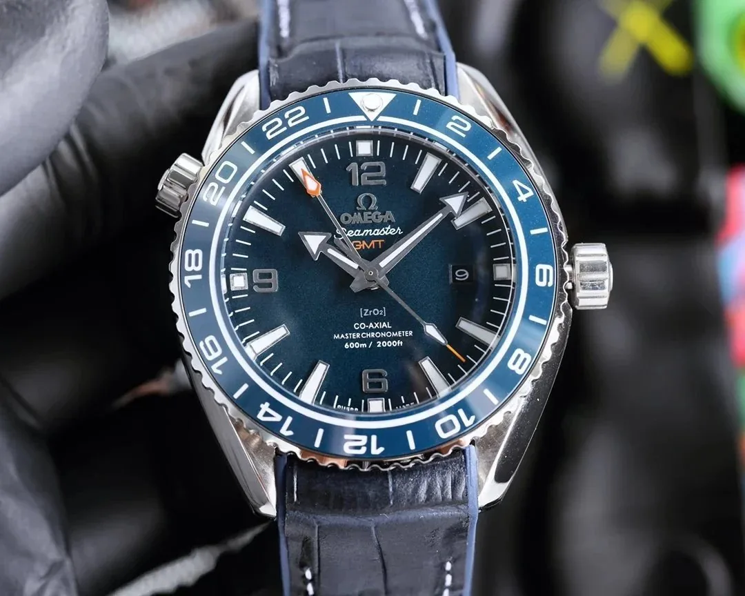 Rolex Rose Gold Blue Dial Rubber Strap Watch — Photo 5
