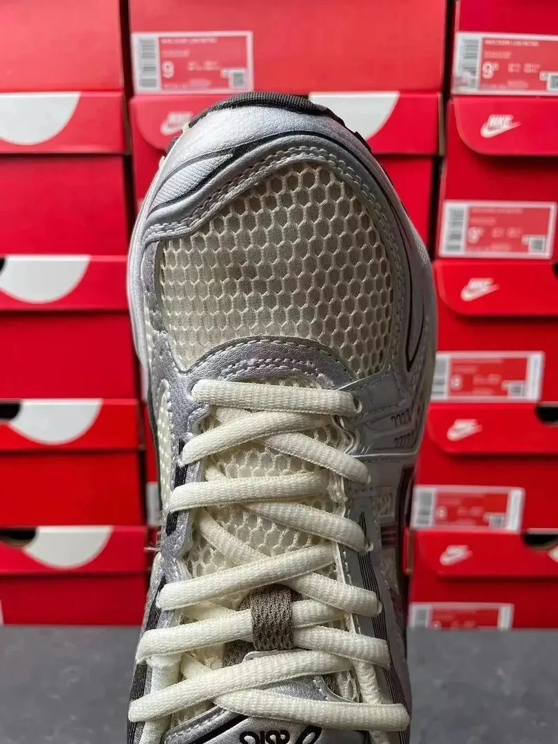 Asics White Athletic Sneakers — Photo 6