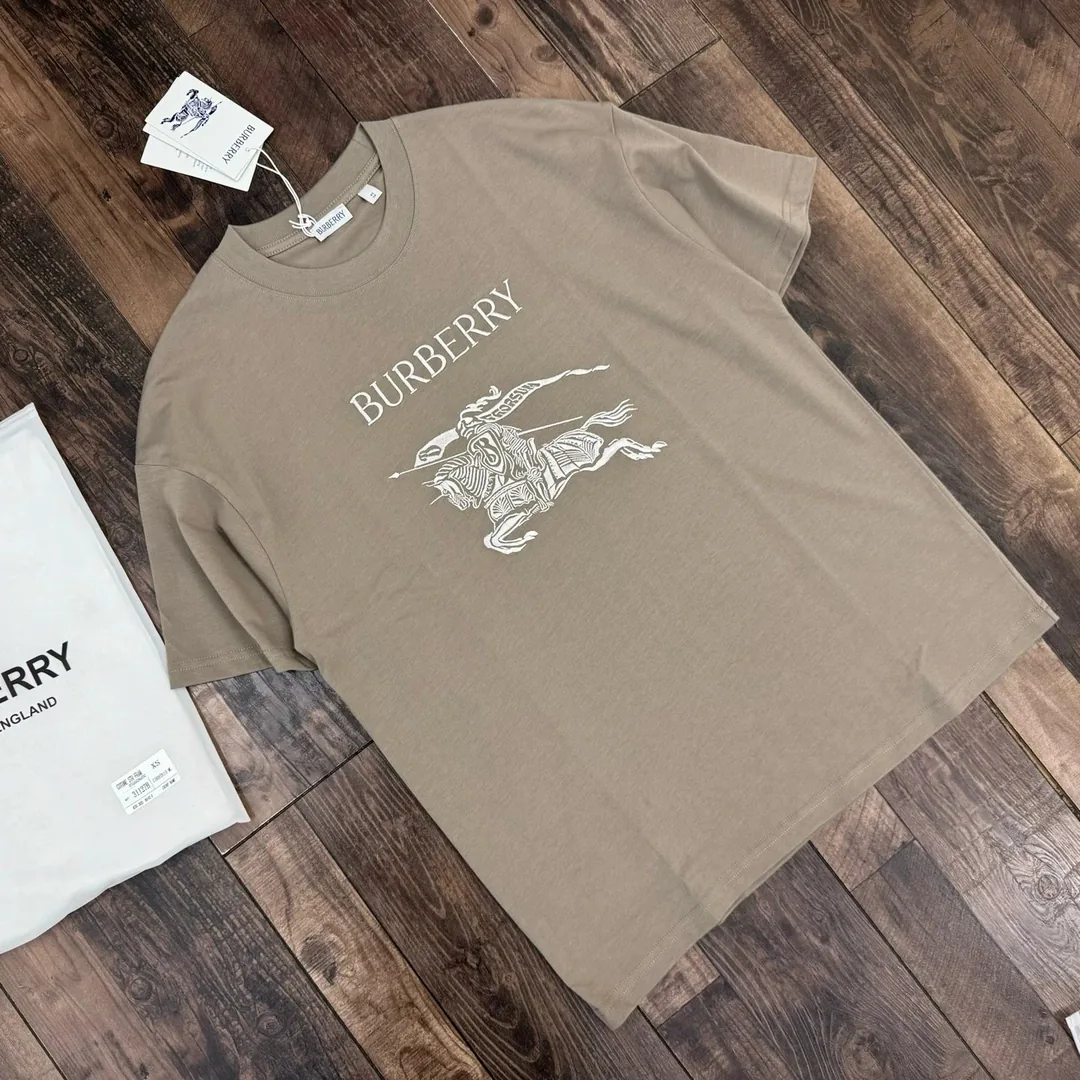 Embroidered Couple T-Shirt — Photo 2