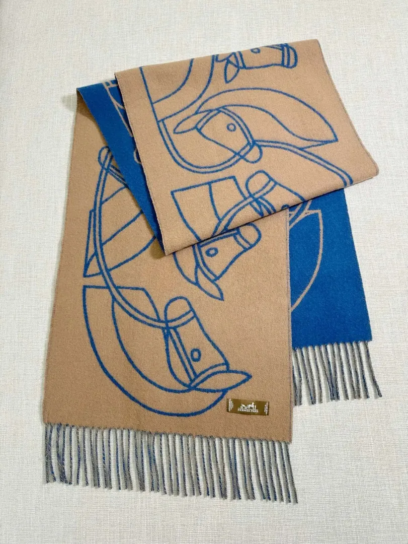 Equestrian Interlock Cashmere Scarf — Photo 13