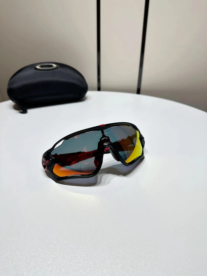 Polarized Lightweight Sport Sunglasses — Photo 14