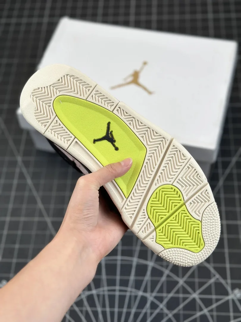 Pink Air Jordan 4 Sneakers — Photo 12