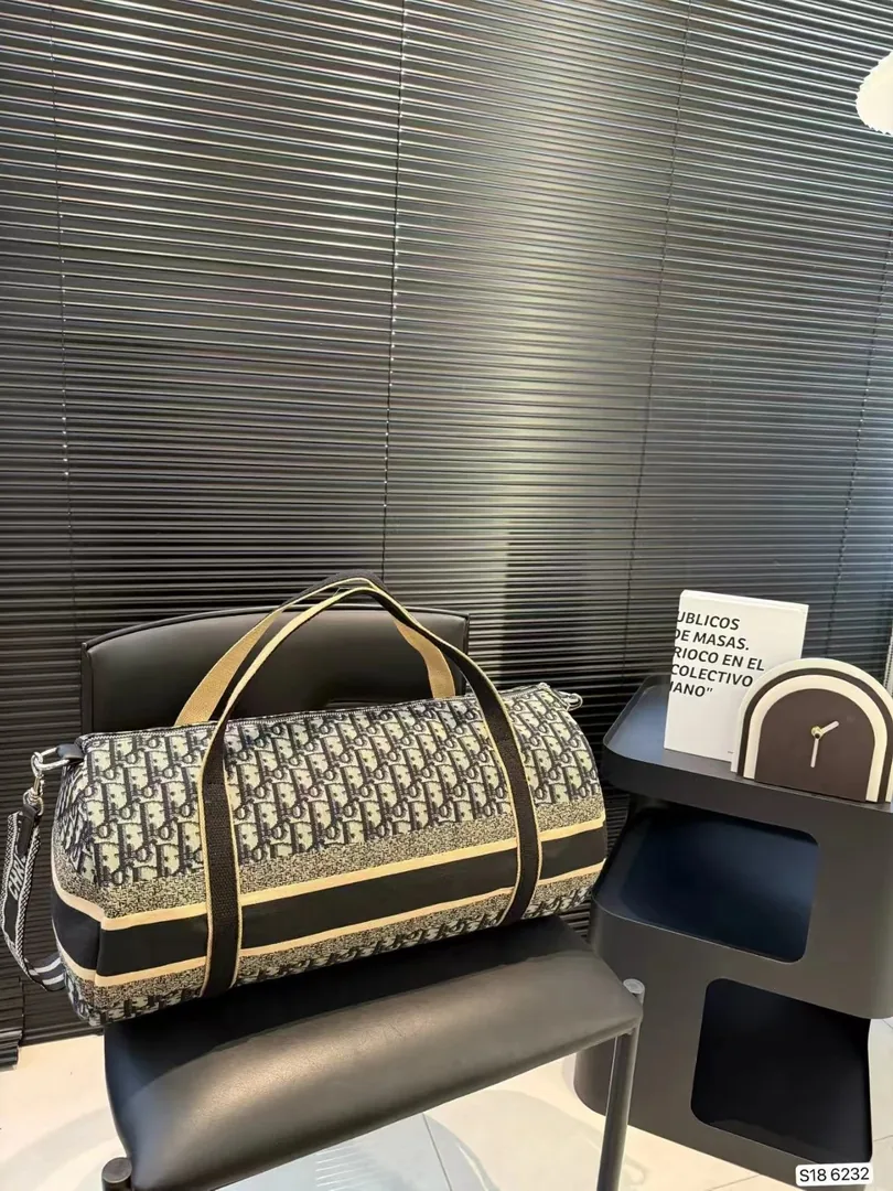 Dior Textured Leather Bag — photo 6