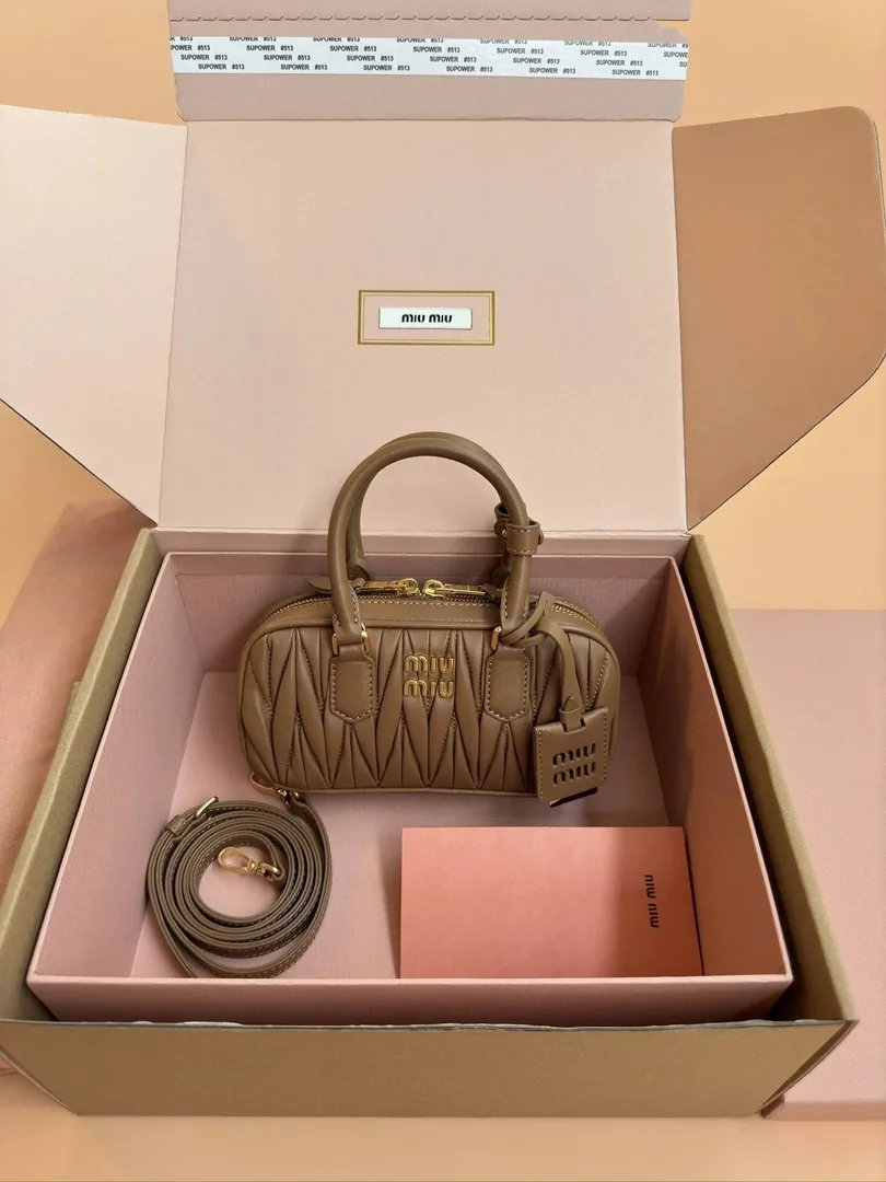 Leather Shoulder Bag — Zdjęcie 7