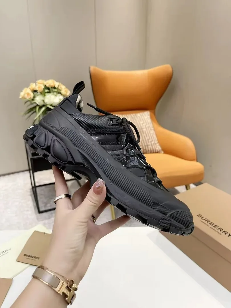 Burberry Arthur Sneakers — QC
