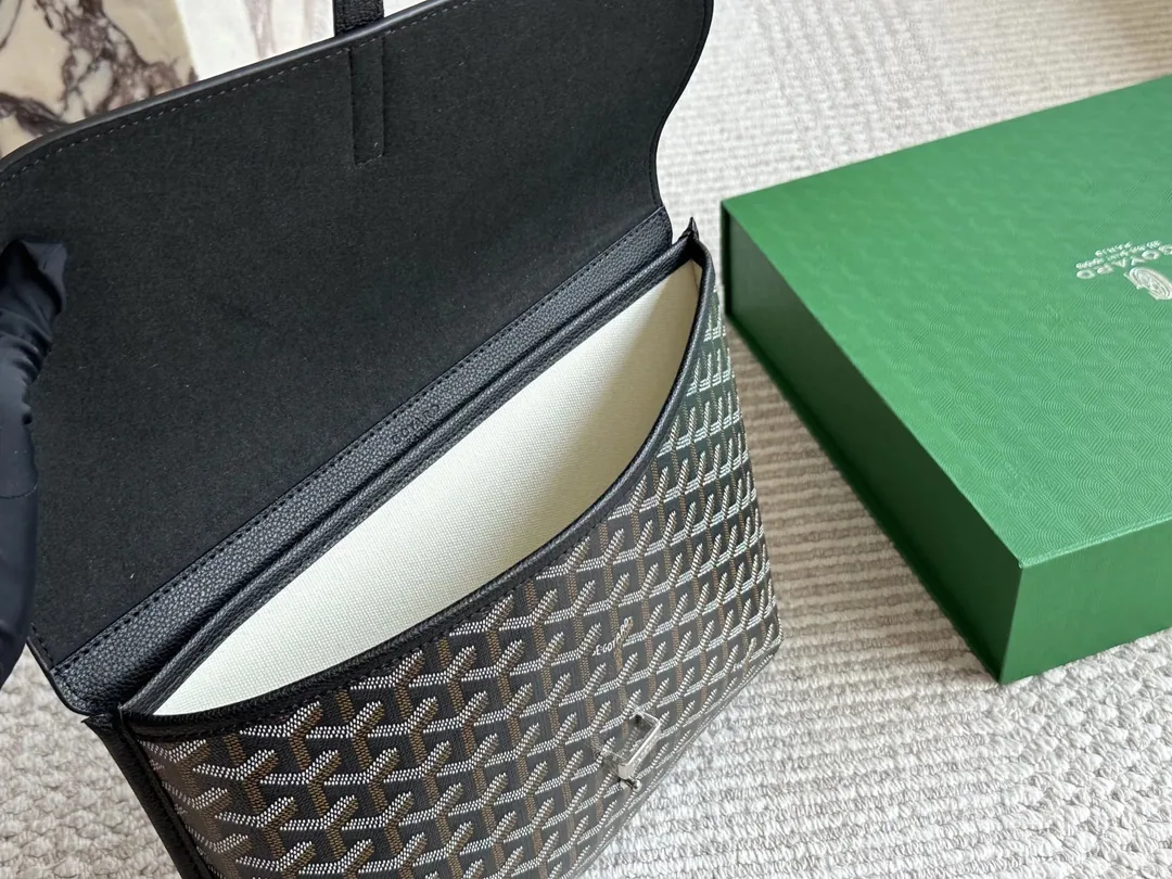 Goyard Messenger Bag — photo 8