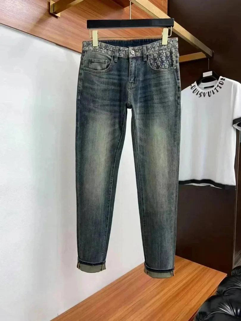 Classic Denim Jeans — Photo 12