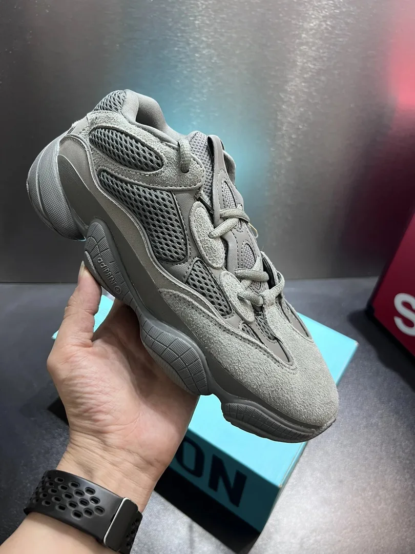 Adidas Yeezy 540 Suede Sneakers — Zdjęcie 11