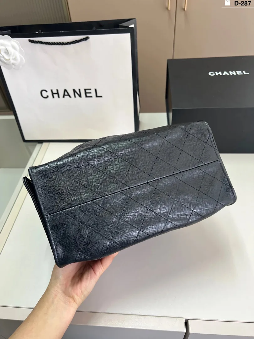 Chanel Hippie Underarm Tote Bag — Zdjęcie 9