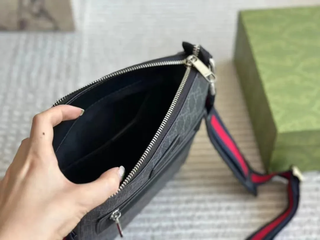 Gucci Messenger Bag — Photo 3