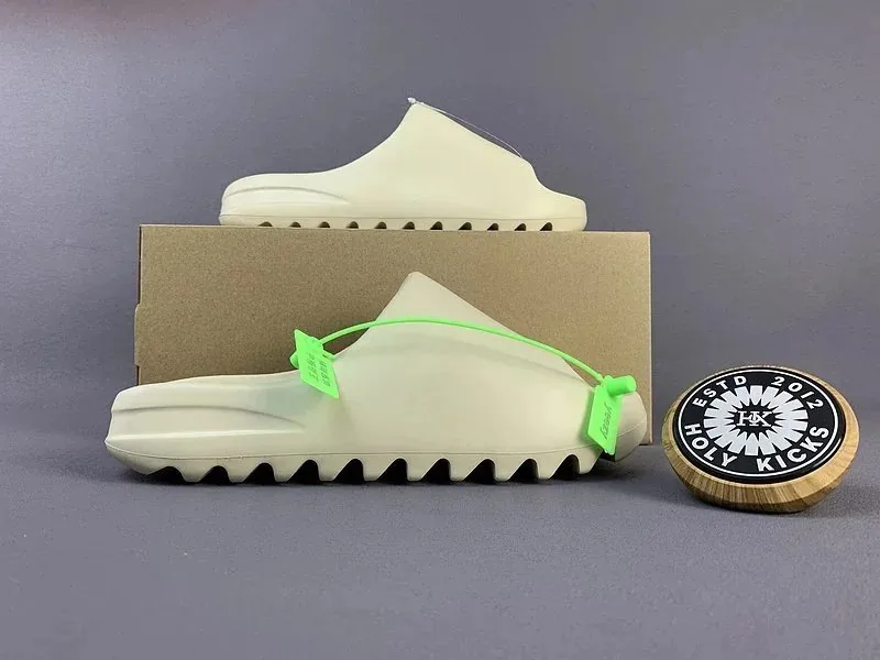 Yeezy Slide Foam Sandal Collection — Photo 5