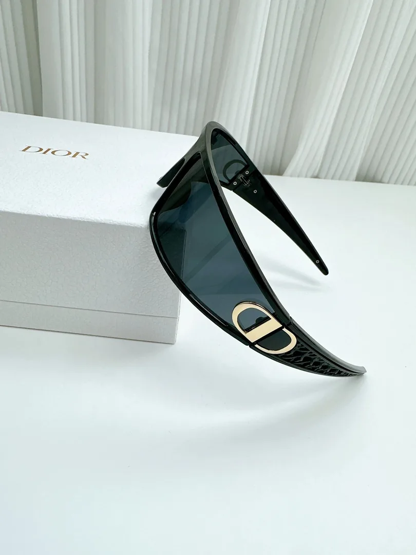 M1U Sunglasses — photo 10