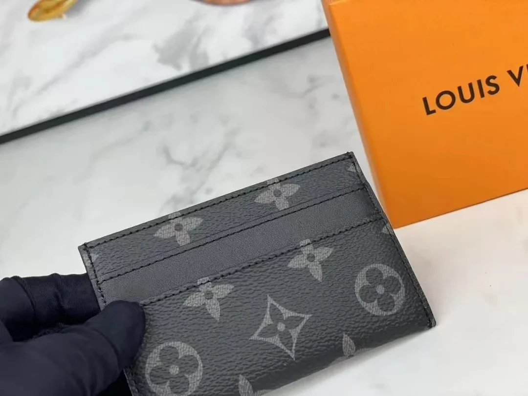 Louis Vuitton Leather Card Holder — Photo 3