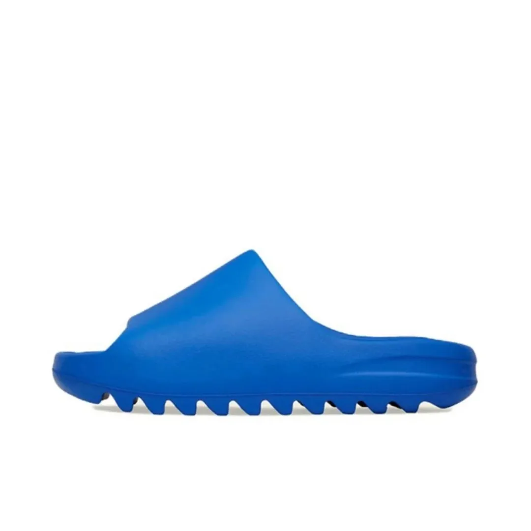 Yeezy Slides — Photo 13
