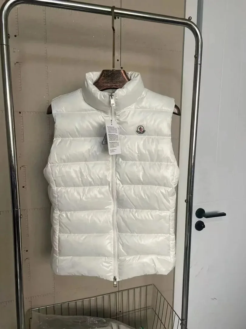 Sleeveless Padded Vest — Photo 4