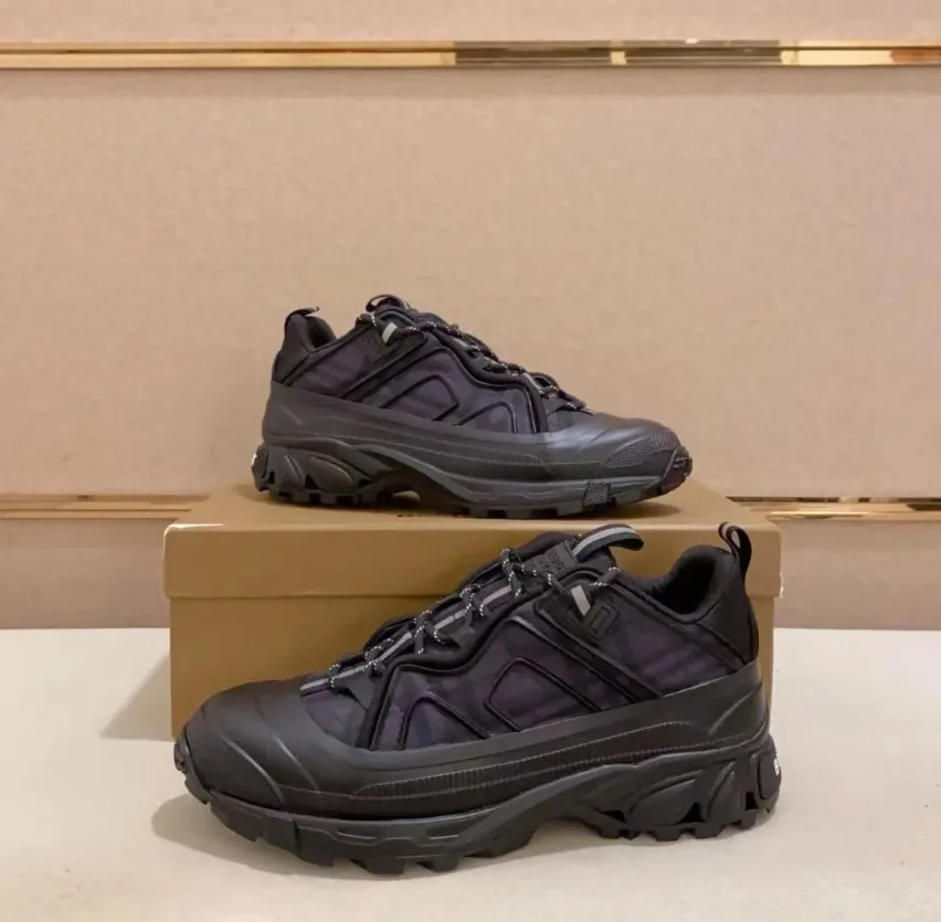 Burberry Arthur Sneakers — photo 2