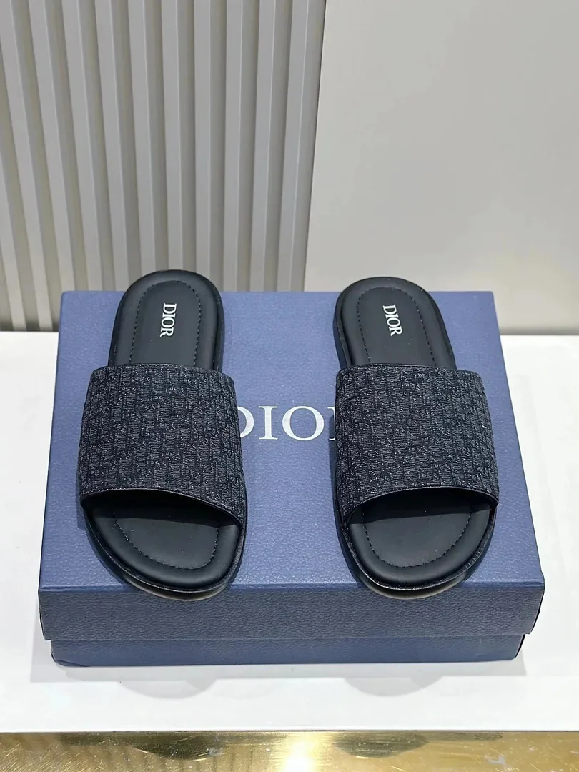 Dior Oblique Logo Slide Sandals Collection — Photo 7