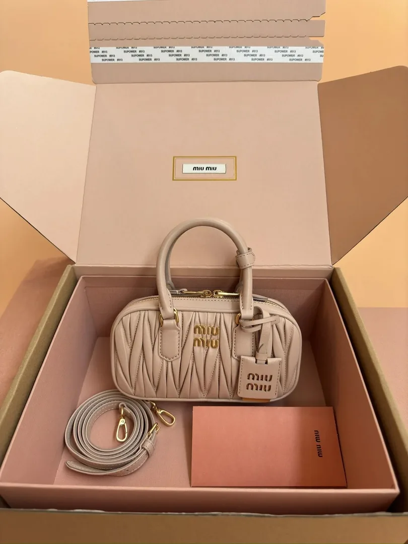Leather Shoulder Bag — Zdjęcie 5