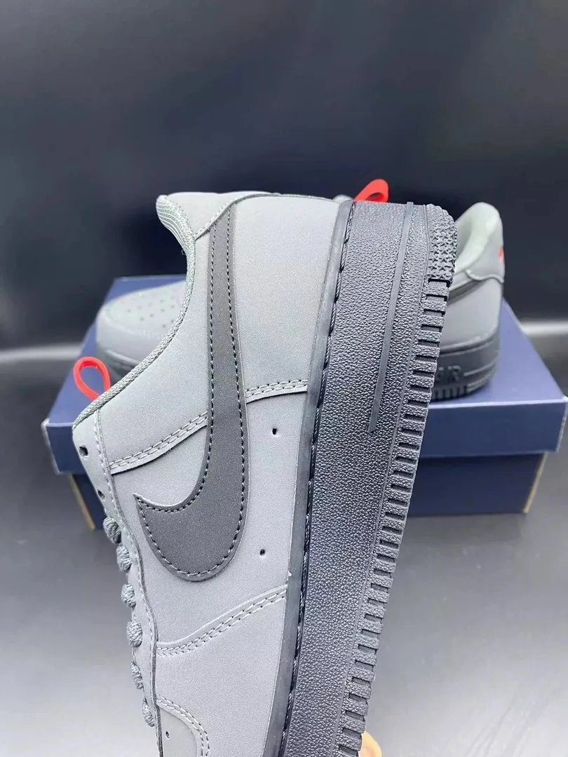 Air Jordan 1 Low Medium Gray — Photo 12