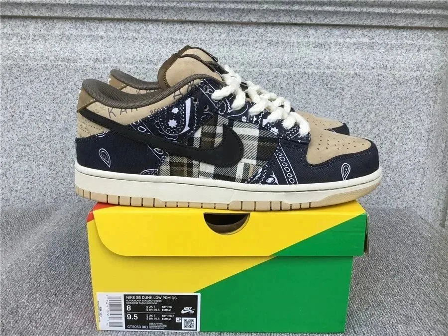 Nike SB Dunk Low Sneakers — Photo 13
