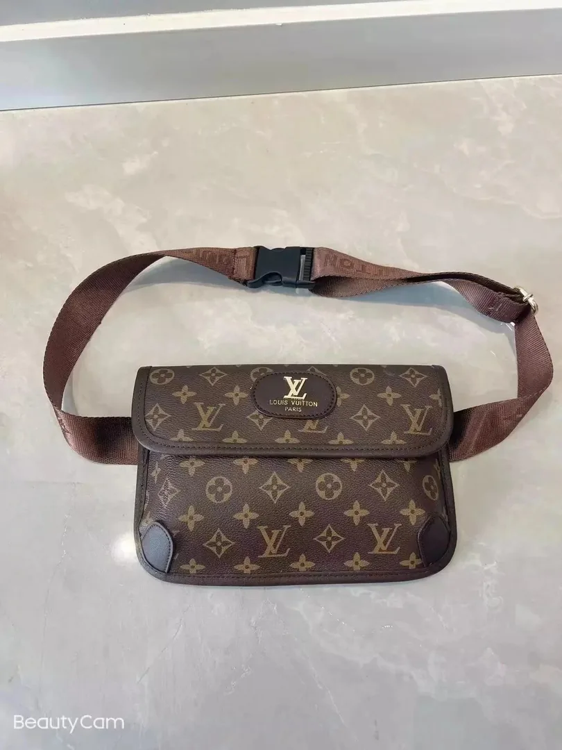Gucci GG Supreme Backpack and Messenger Collection — Photo 9