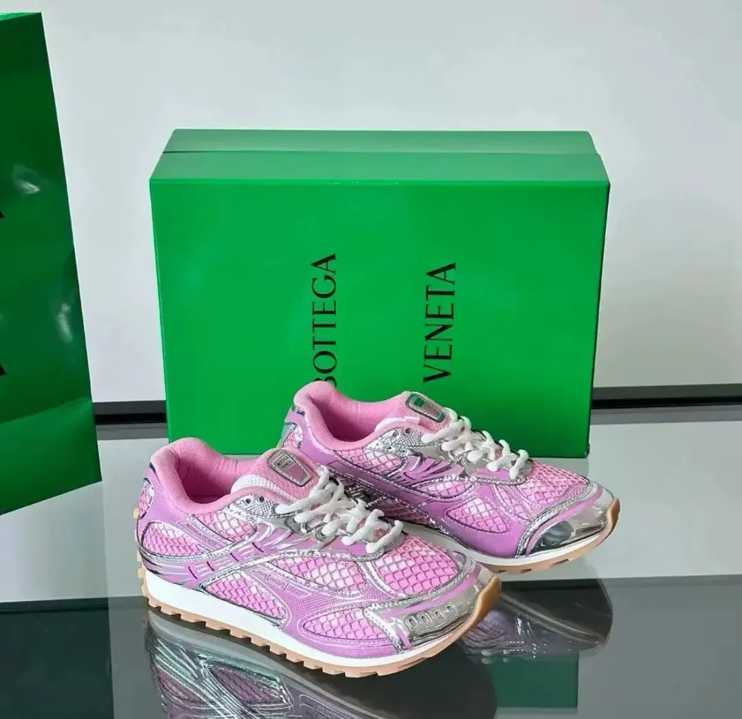 Saucony ProGrid Omni 9 (Bottega Veneta) DBD Cushioned Running Sneakers — Photo 15