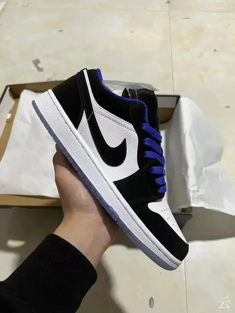 Jordan 1 White Basic Trainers — Photo 11