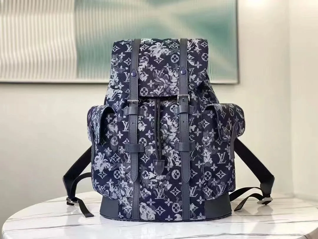 Louis Vuitton Discovery Backpack — Photo 5