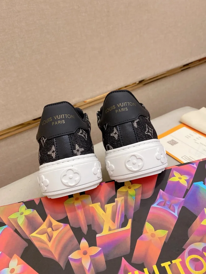 Louis Vuitton Daily Wear Low-Top Sneakers — photo 9