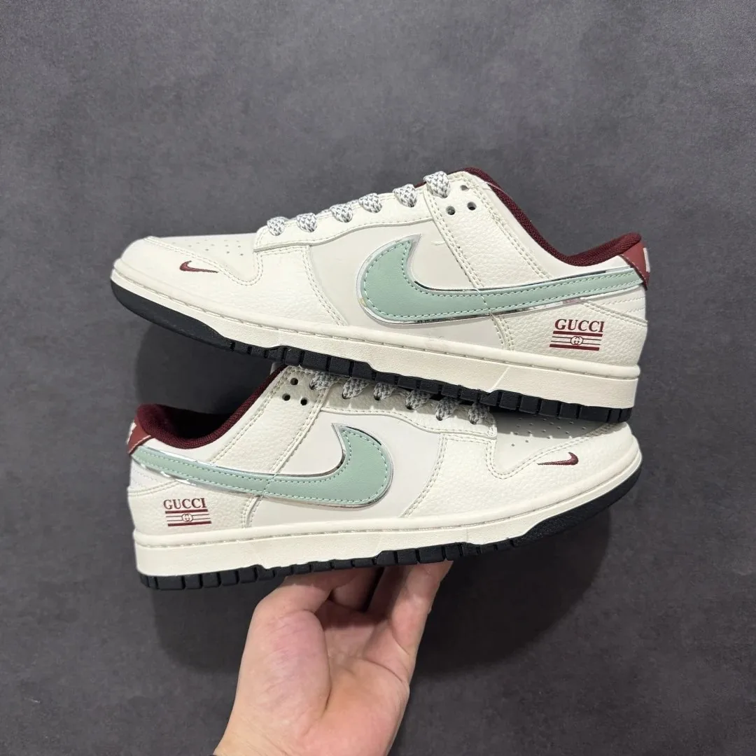 Nike Dunk Low Gucci Collab Top Sneakers — Photo 14