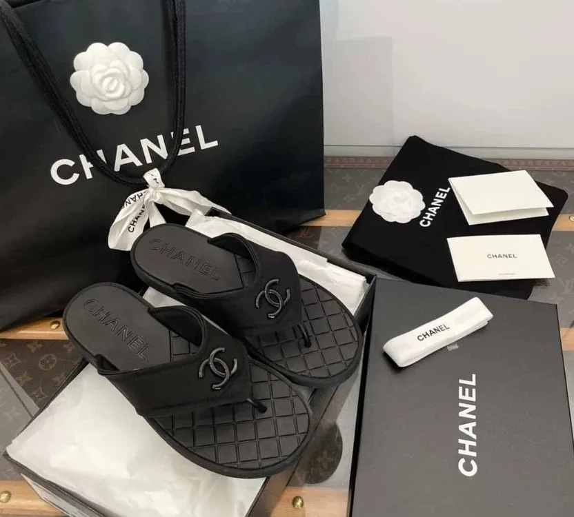 Chanel Black Double C Thong Slides — photo 7