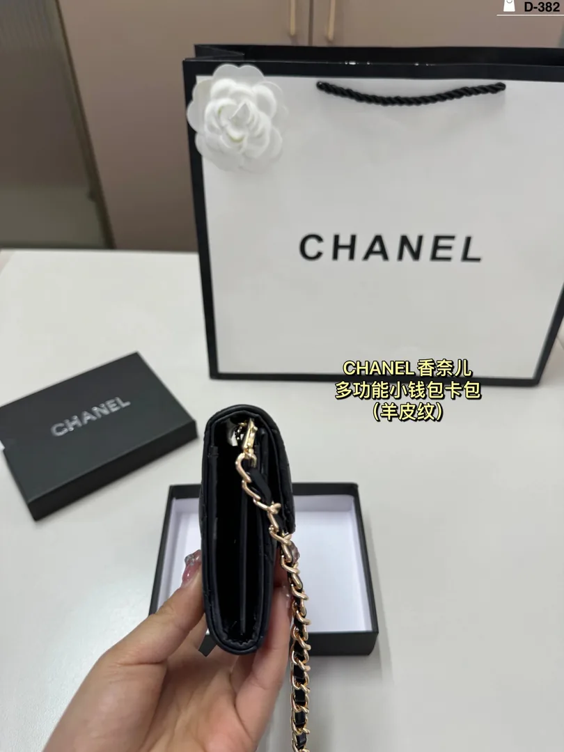 Chanel Lambskin Card Holder Wallet — Photo 5